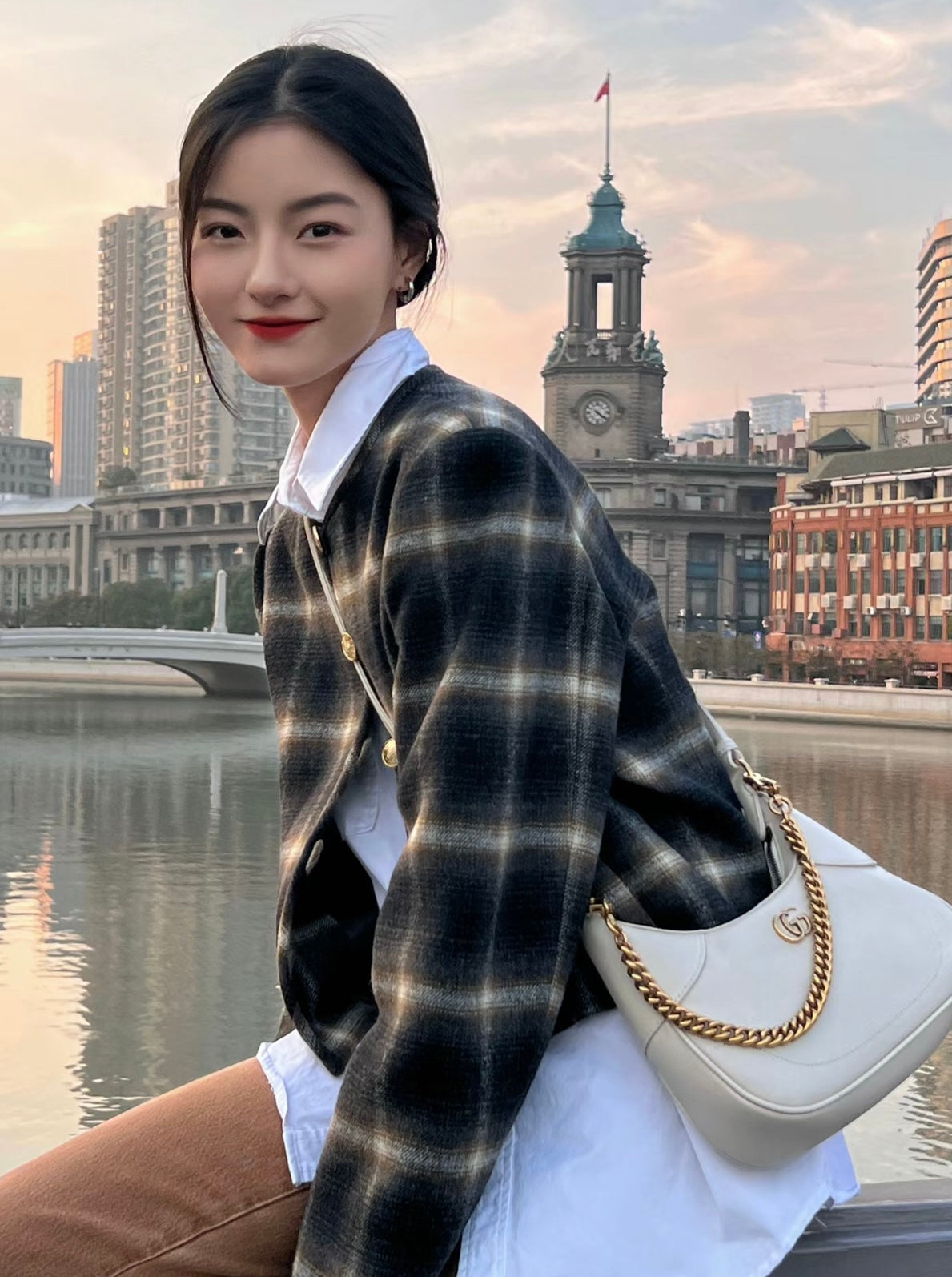 Gucci GG Aphrodite Crescent Shoulder Bag – 731817